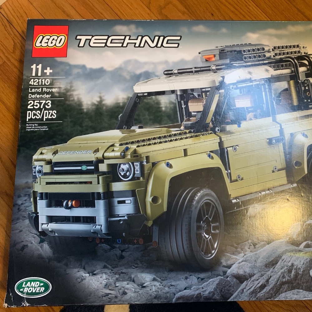 LEGO 42110 Technic Land Rover Defender NEW
